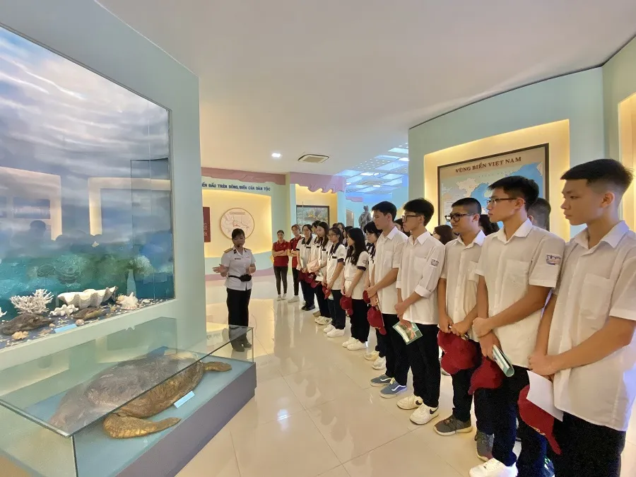 06bthq2001 Học sinh phổ thông hào hứng tham gia hoạt động trải nghiệm tại di tích lịch sử