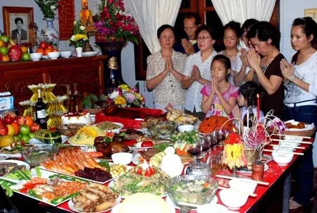 1050922_a11-a-33-1 Tín ngưỡng thờ cúng tổ tiên gắn kết các thành viên trong gia đình