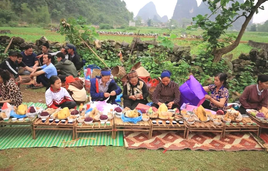 164072_164070_nguoi_dan_chuan_bi_le_vat_trong_ngay_thanh_minh_o_xa_quang_uyen_2_18043017_18055717 Sự tinh tế và ấm áp là nét đặc trưng trong văn hóa giao tiếp của người Việt
