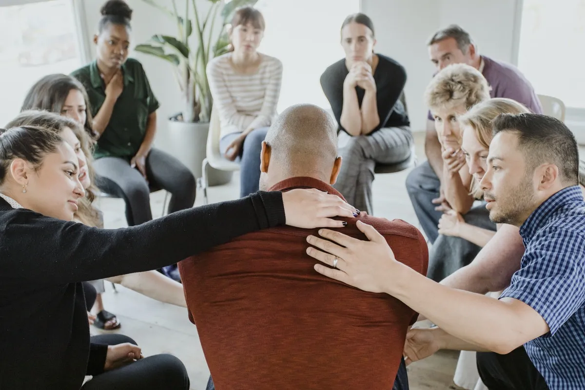 20toxic-family-dynamics-the-signs-and-how-to-cope-with-them-4 Tìm kiếm sự hỗ trợ từ chuyên gia và cộng đồng là điều cần thiết để vượt qua các mối quan hệ phức tạp