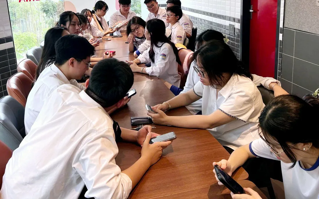 Áp lực từ sự thành công của người khác trên không gian mạng gây ra sự tự ti và hoang mang