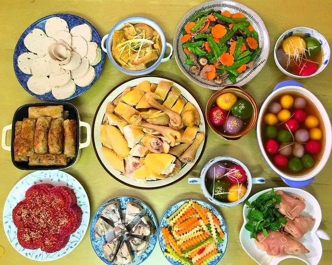 49380637_1120034421489386_2639432311640162304_n Mâm cơm gia đình biểu tượng của sự gắn kết và tinh hoa văn hóa Việt