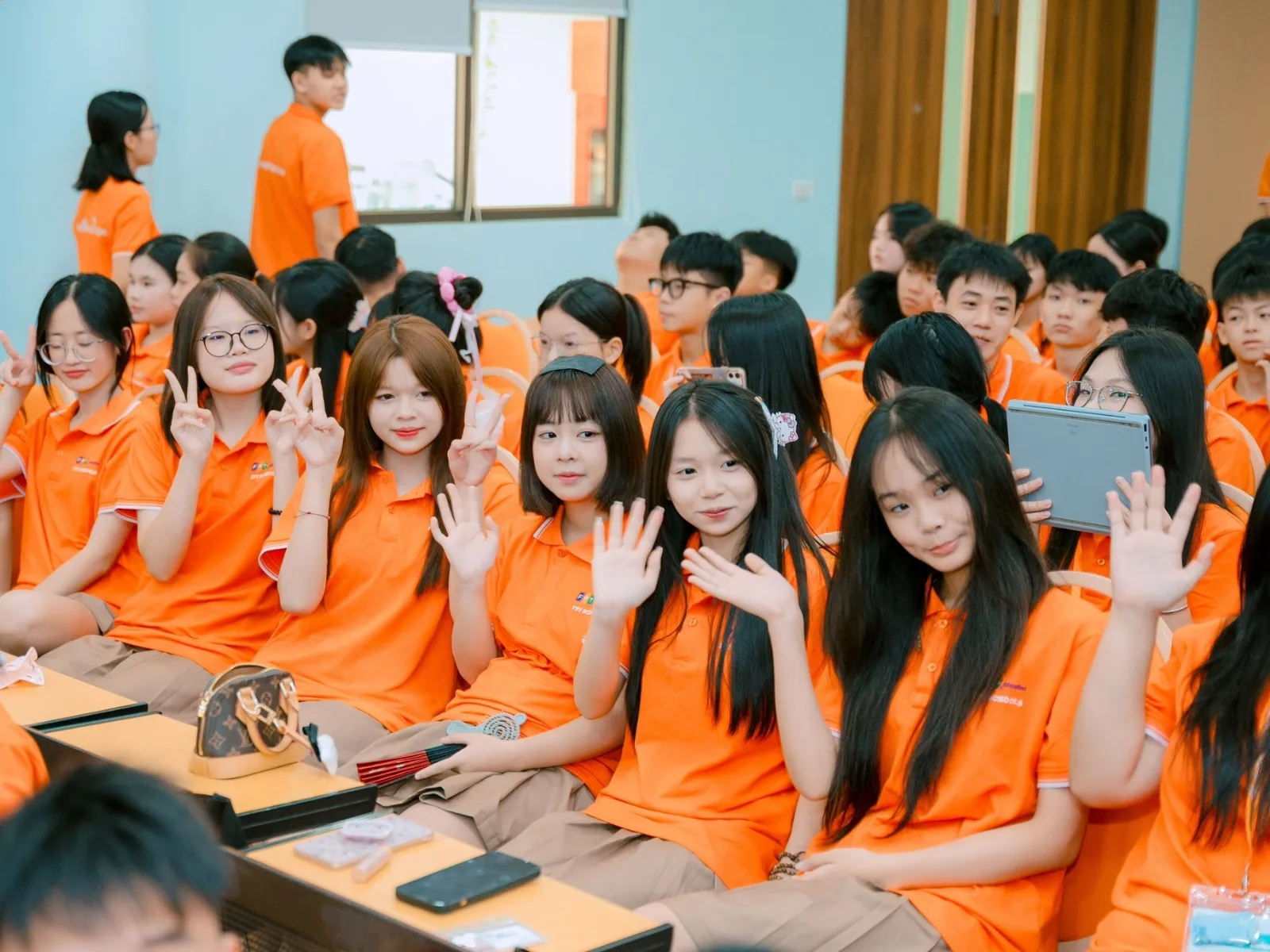 ap-luc-hoc-tap-la-gi-1 Sự đồng hành của bạn bè giúp giảm bớt căng thẳng trong mùa ôn thi