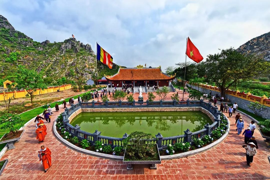 chua-han-son-thanh-hoa-5 Những đường nét kiến trúc đao cong tinh xảo trên mái chùa Hàn Sơn