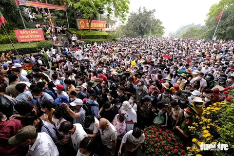 dong-dao-nguoi-dan-ve-le-hoi-den-hung-nam-2022-16813907138751600096891-1 Lễ hội Đền Hùng Sự kiện tâm linh lớn nhất thể hiện tinh thần hướng về nguồn cội
