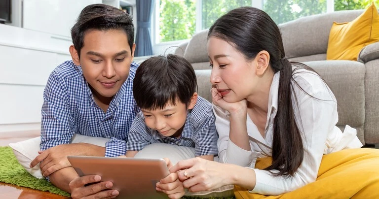 family-online-safety-chat-feature Sự đồng hành và thấu hiểu của phụ huynh giúp học sinh hình thành thói quen sử dụng mạng xã hội lành mạnh
