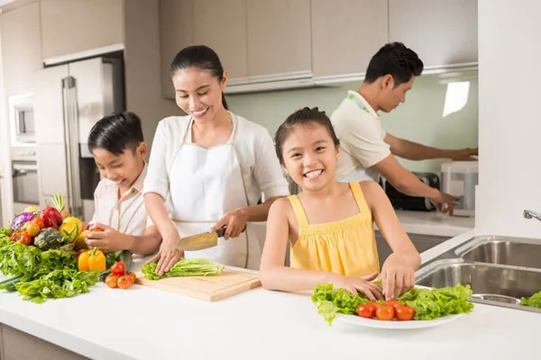 hinh-be-tu-lap Cùng nhau làm việc nhà là cách tuyệt vời để gia tăng sự gắn kết và chia sẻ