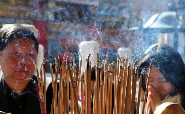 images1019153_thap_huong_2_1516615940186 Chỉ cần một nén hương và lòng thành là đủ để gửi gắm nguyện ước tới Phật đài