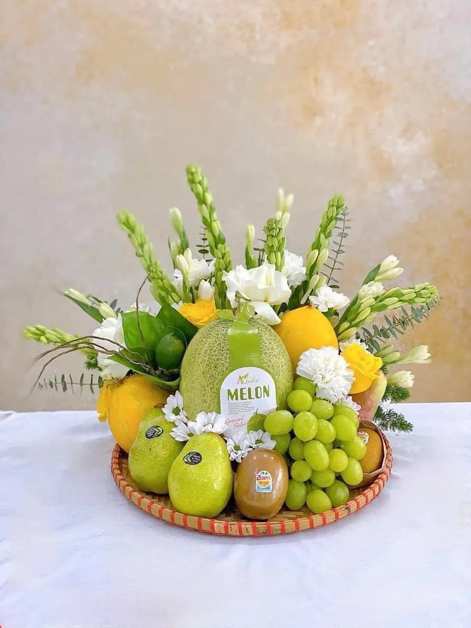 met-qua-ban-tho-1-1 Lễ vật cúng Rằm và mùng Một tuy đơn giản nhưng cần sự tươi mới và trang nghiêm
