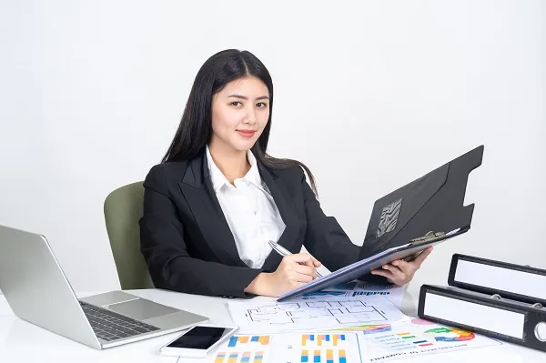 nhan-vien-van-phong-chuyen-nghiep-careerbuilder Sự tinh tế trong ứng xử là yếu tố cốt lõi của văn hóa công sở Việt Nam