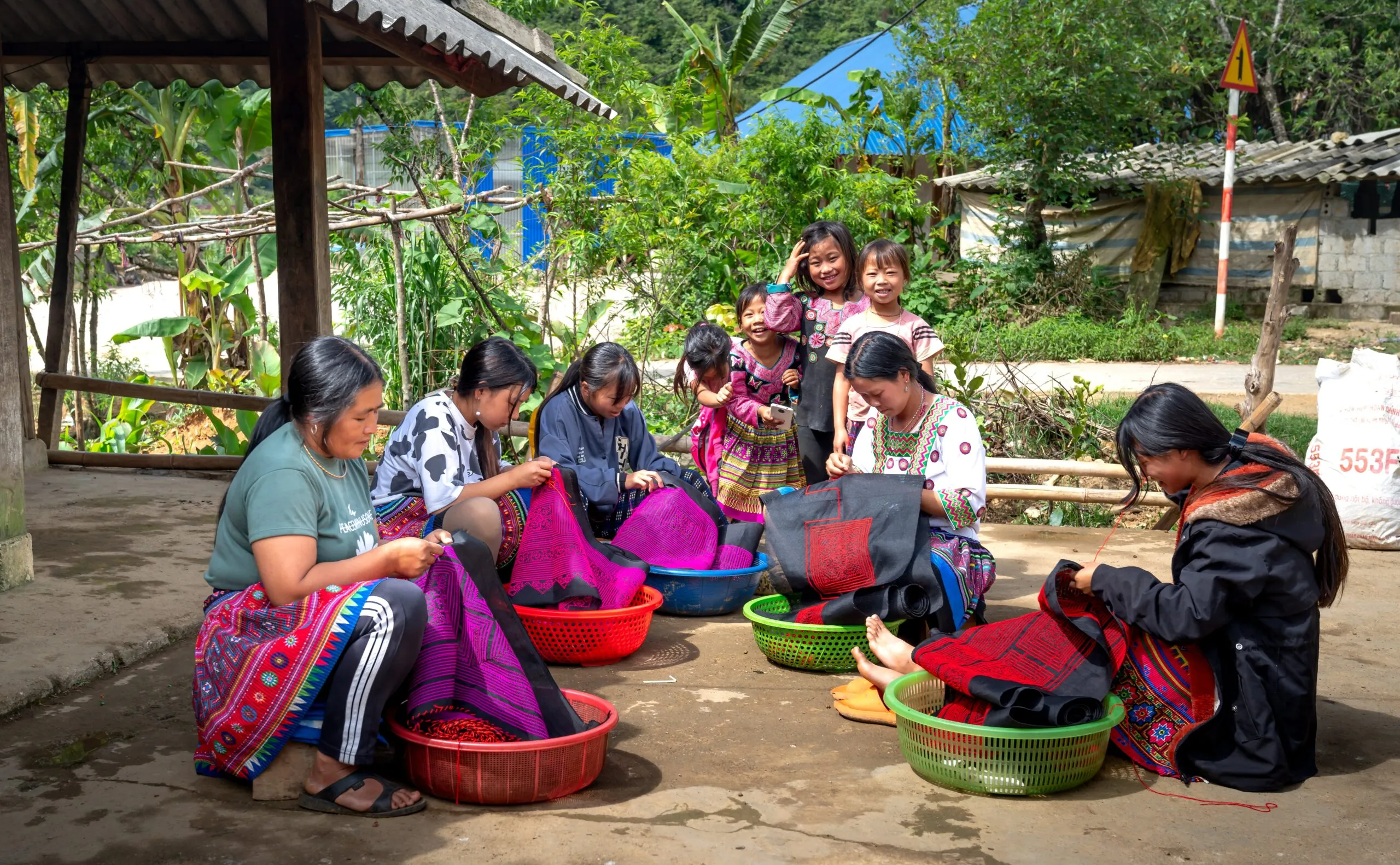 pexels-quang-nguyen-vinh-14023211-scaled-1 Sự tương tác chân thành và học hỏi là cách tốt nhất để kết nối với văn hóa bản địa