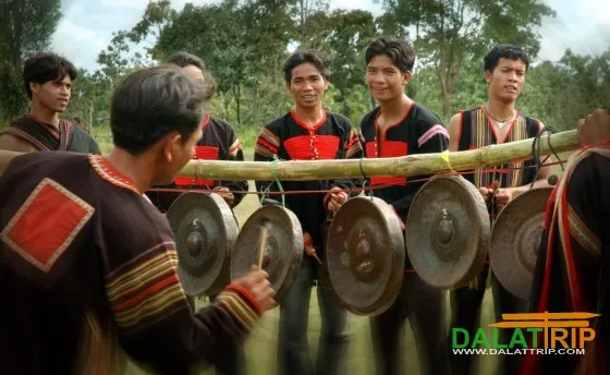 unique-gong-sets Du lịch văn hóa giúp cộng đồng địa phương bảo tồn và phát huy giá trị di sản