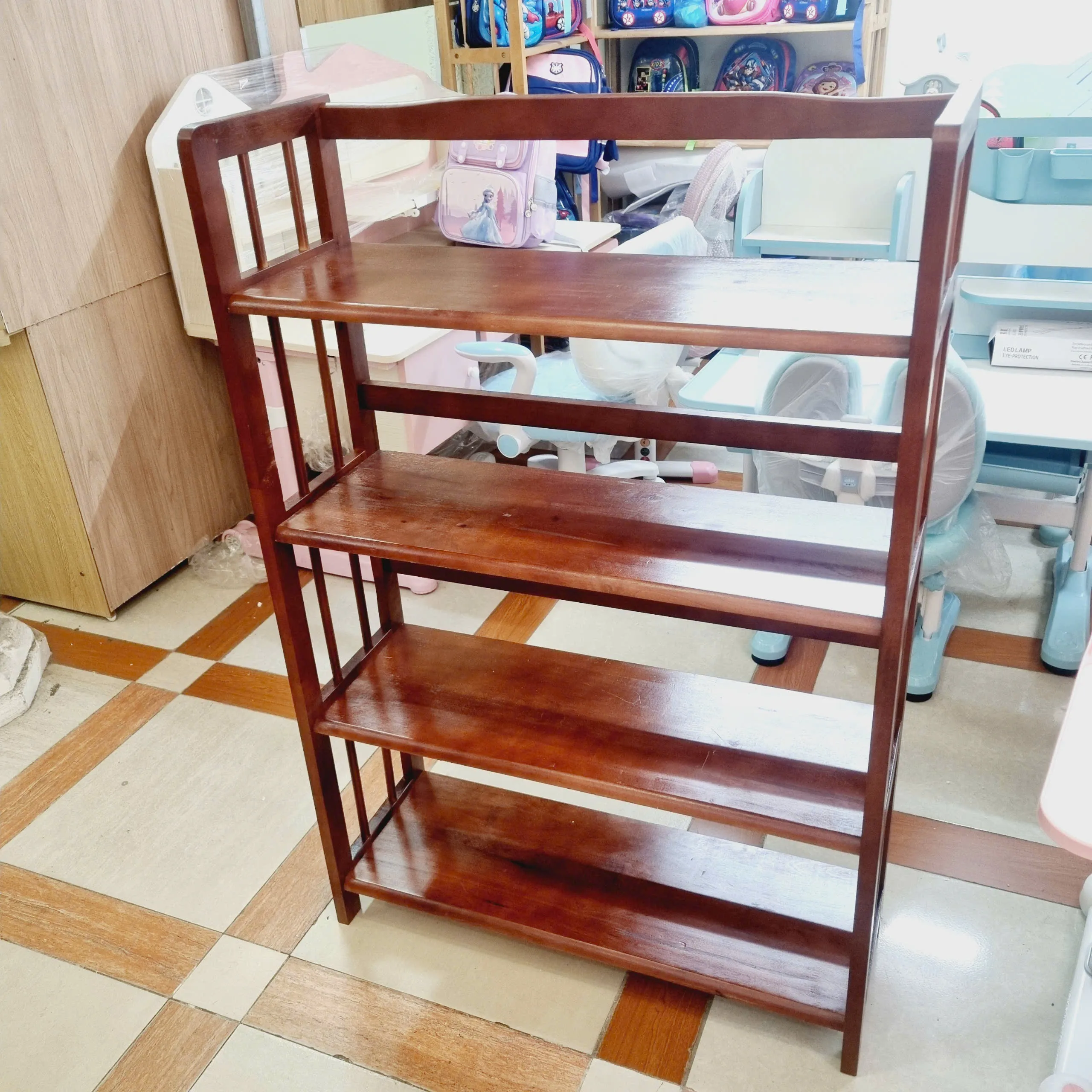 z5862419329178_8ba4631739eabd53798b42ee4f7323c8 Xây dựng tủ sách văn hóa gia đình là cách gìn giữ di sản cho thế hệ mai sau